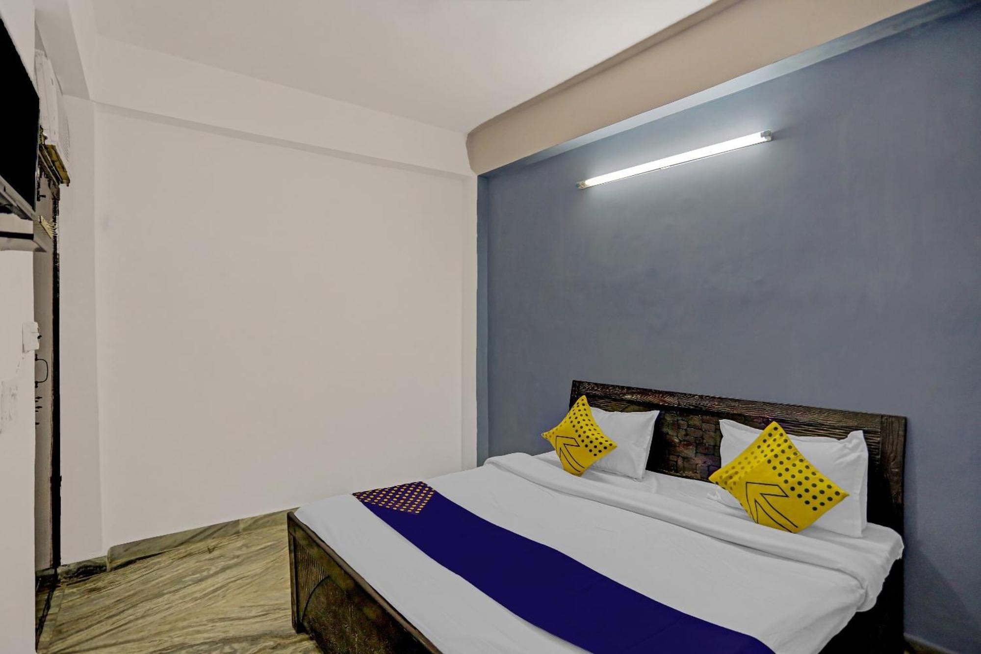 Spot On Raj Hotel Vip Near Worlds Of Wonder Kālkāji Devi Kültér fotó